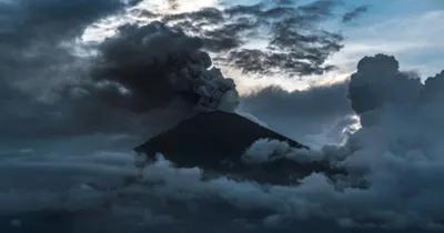 Из-за вулкана на Бали закроют аэропорт