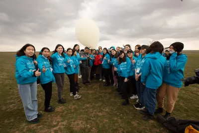 Девушки из трех стран запустили наноспутники в стратосферу Земли