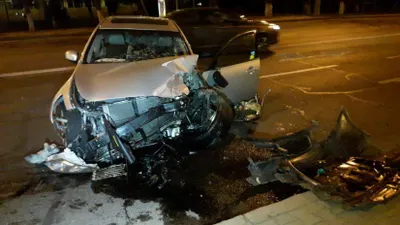 ДТП в Алматы: пьяный ездок столкнул с дороги BMW