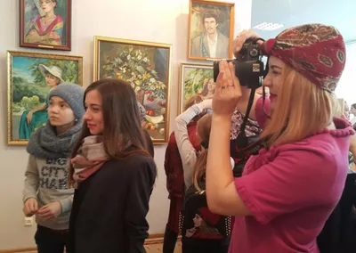 В Павлодаре открылась выставка картин известной портретистки