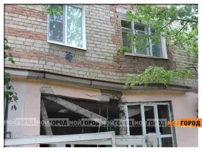 Жилой дом может рухнуть в центре Уральска