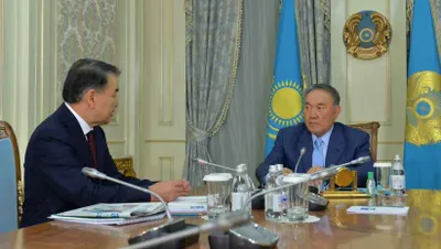 Нурсултан Назарбаев встретился с председателем Верховного суда