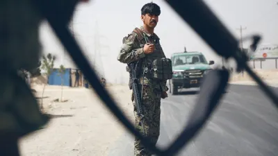 Многотысячный митинг расстрелян из минометов в Афганистане