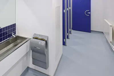 Производители сушилок для рук успокоили посетителей туалетов