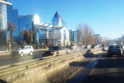 Один из центральных районов Алматы остался без воды [фото]