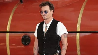 Актер Джонни Депп сильно повредил руку на съемках фильма