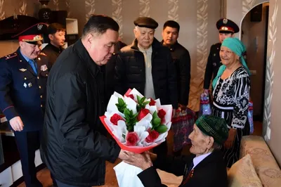 Начальник ДВД Карагандинской области поздравил ветерана ВОВ