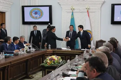 Аким Алматы провел первую сессию маслихата города