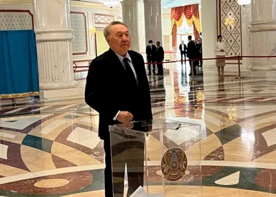 Назарбаев проголосовал на референдуме