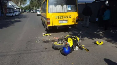 В Алматы мопед протаранил автобус
