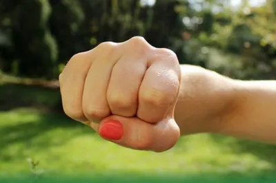 Подозреваемая по делу об избиении блогера задержана в Атырау