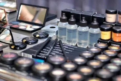 M.A.C и Прабал Гурунг создали коллекцию макияжа