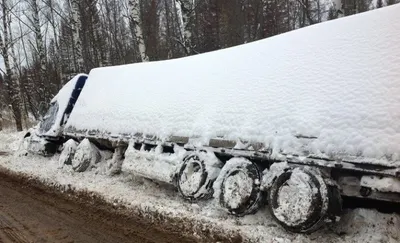 30 грузовиков застряли на трассе в Алматинской области