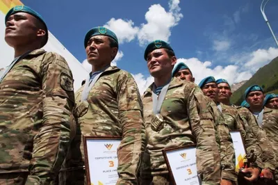 Казахстанские военнослужащие покорили Эльбрус