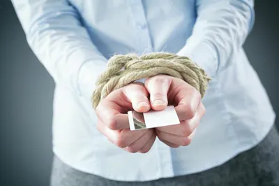 Доступность микрокредитов подталкивает молодежь к суицидам — депутат