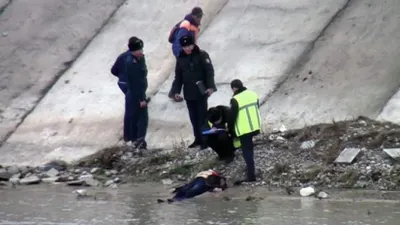 В Шымкенте рабочие выловили в реке тело молодой женщины