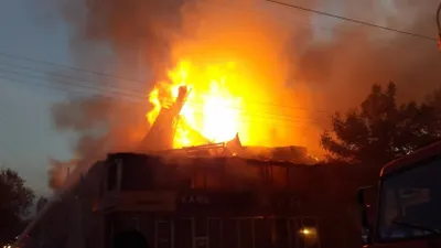 Названа предварительная причина пожара в торговом комплексе Алматы