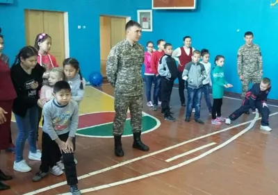 Казахстанские военные посетили детский дом и дом престарелых