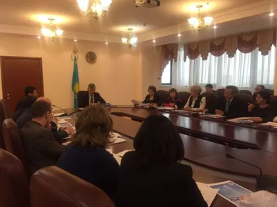 Глава Минздрава РК призвал ограничить бесконтрольное применение лекарств