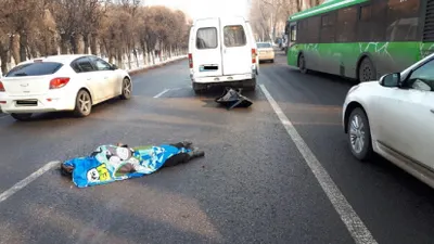 Пожилая женщина попала под фуру в Алматы