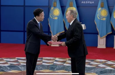 Нурсултан Назарбаев встретился с послом КНР