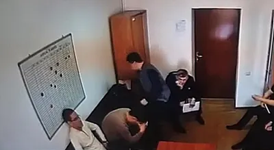 В Актау замначальника криминальной полиции обвиняют в избиении подчиненного