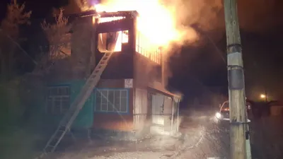 Крупный пожар в ВКО: сгорел многоквартирный дом