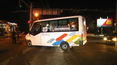 Автобус Универсиады стал участником ДТП. ФОТО