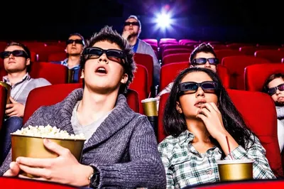 Международный день кино и день открытия «Медео»