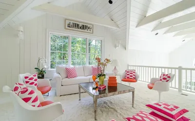 Тонкости дизайна модных гостиных комнат в женском стиле