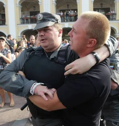 Полиция провела задержания оппозиционеров в центре МосквыЭксклюзив