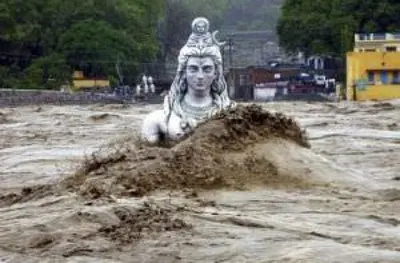 Жертвами наводнений в Индии и Пакистане стали 400 человек