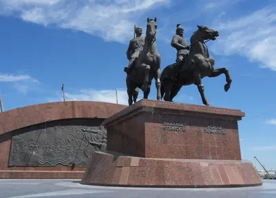 В Уральске появится памятник Исатаю и Махамбету