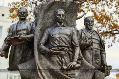 Памятник с Абаем Кунанбаевым появился в Харькове