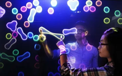 Представлен прозрачный сенсорный дисплей TransWall