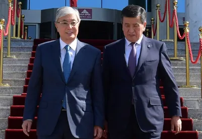 Токаев поздравил Жээнбекова с днем рождения