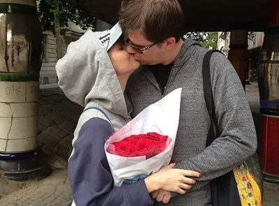 Харламов запер беременную Асмус дома