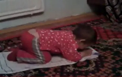 Трехлетняя девочка читает намаз в Шымкенте. ВидеоЭксклюзив