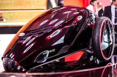 Toyota i-road и Toyota FV2 - электрические концепты из будущего