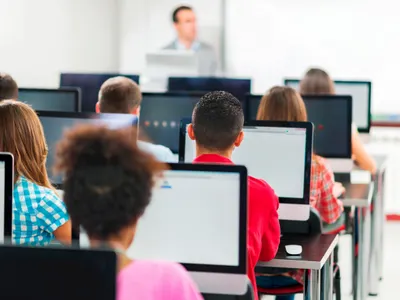 Сотрудники организации тестирования «помогали» сдавать ЕНТ