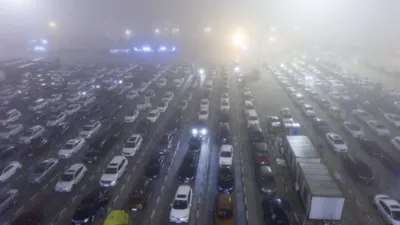 Туман стал причиной гигантской пробки в Китае
