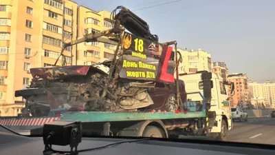 Парад эвакуаторов: полицейские Алматы почтили память жертв ДТП