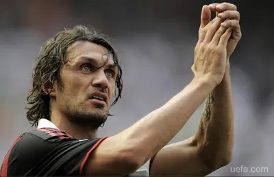 Известный футболист Мальдини прилетел в Алматы