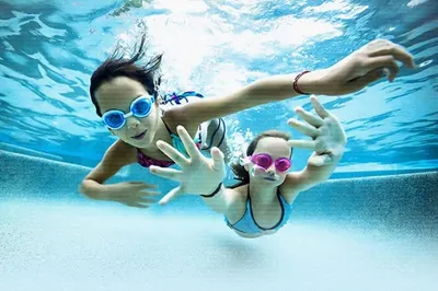 Ребенок утонул в бассейне, пока его мать писала СМС