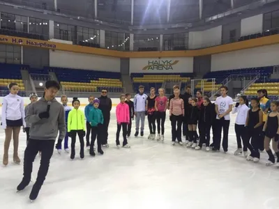 Денис Тен провел открытую тренировку на «Халык Арене»