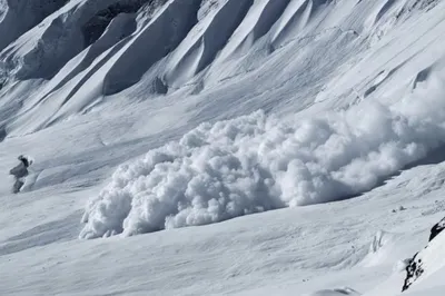 Самый медленный сход лавины сняли туристы в Индии