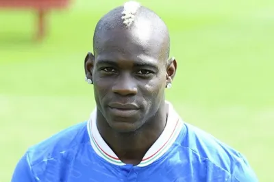 Футболист Балотелли дисквалифицирован за высказывание в соцсети