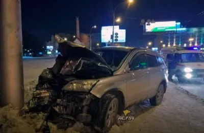 В Новосибирске автомобиль въехал в толпу