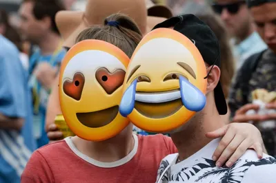 Всемирный день эмодзи, независимости Словакии и международного правосудия