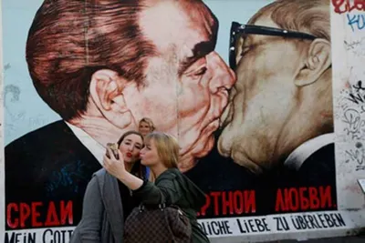 Ученые подсчитали передающиеся при поцелуе бактерии